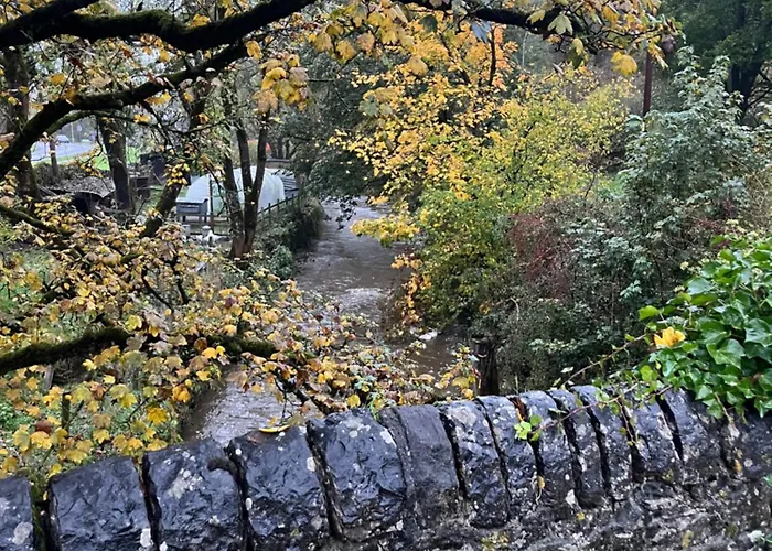 Waterside Cottages, Peak District & Alton Towers
